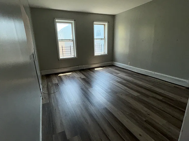44 12th Ave #2B — Photo 5