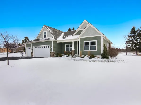 5200 Arrowhead Cir, Williamsburg, MI 49690
