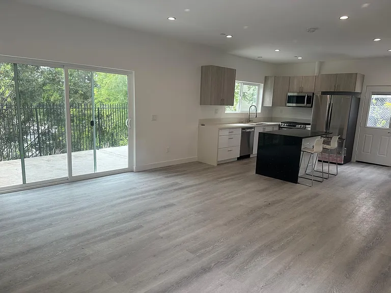 22823 Crespi St — Photo 16