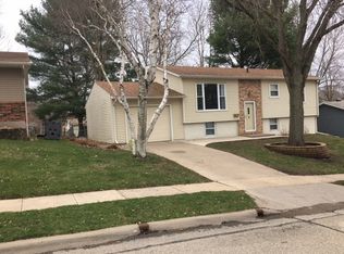 1986 Grant St, Dubuque, IA 52002