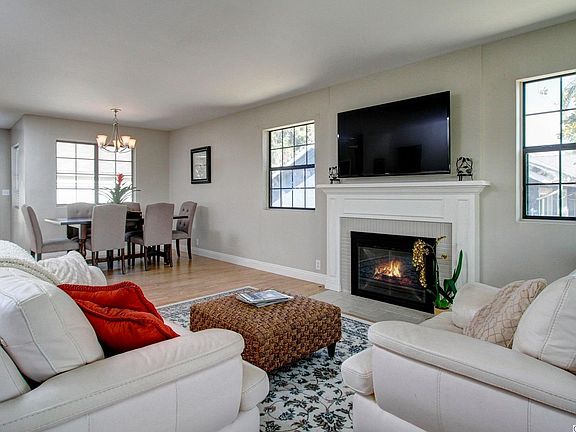 4th image of 209 E Fernfield Dr