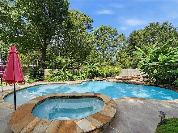 5th image of 615 Fairbanks Dr