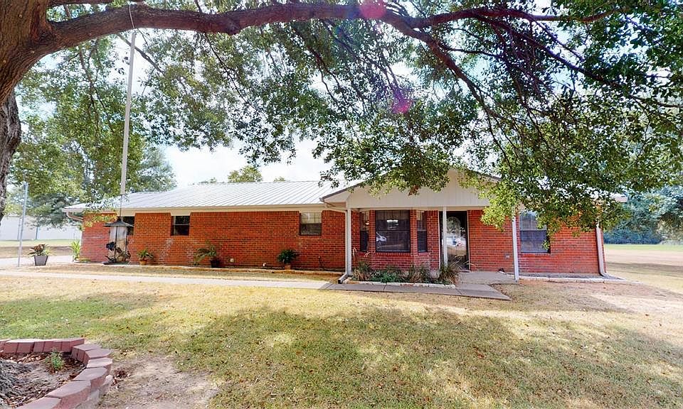 1st image of 209 Country Ln