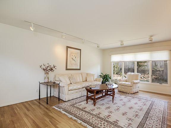 5th image of 37 Abington Ave