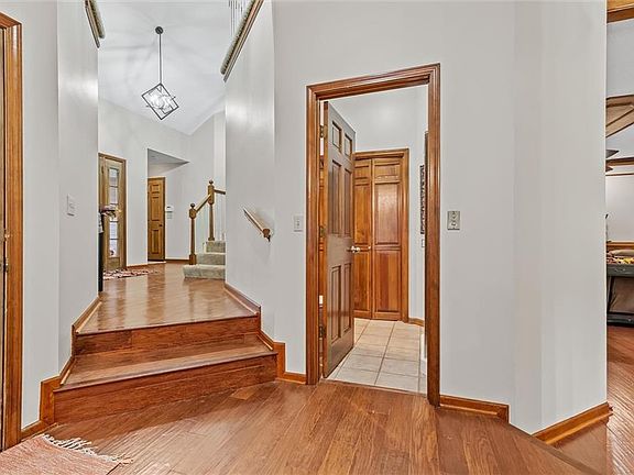 4th image of 15617 Oakmont Dr