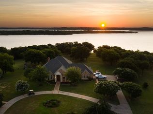 208 Highpoint Cir, Valley View, TX 76272