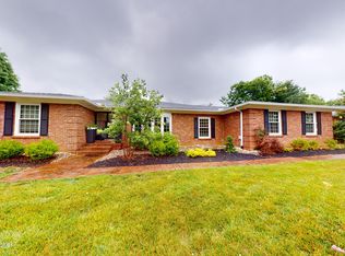 8207 Nottingham Pkwy, Hurstbourne, KY 40222