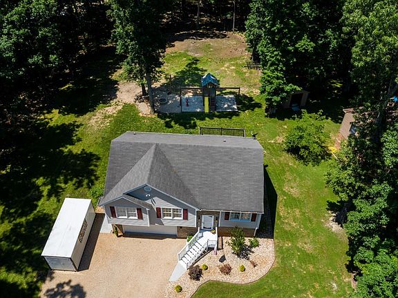 2nd image of 200 Jefferson Woods Dr