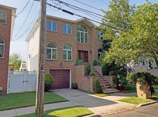 305 Amber St, Staten Island, NY 10306