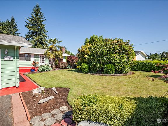 Large front lawn and mature landscaping>