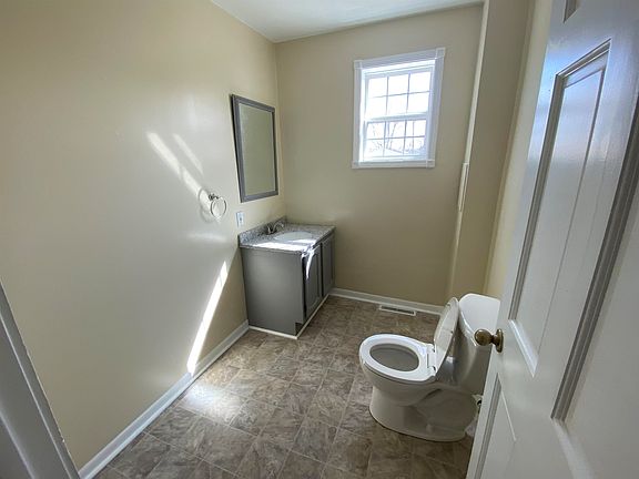 5th image of 1015 B Ave