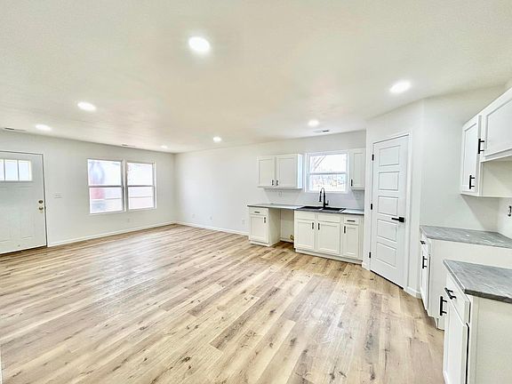 3rd image of 316 S Market St #316