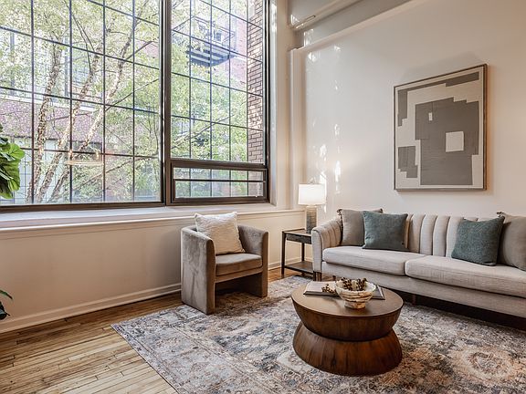 4th image of 624 E Walnut St APT 210