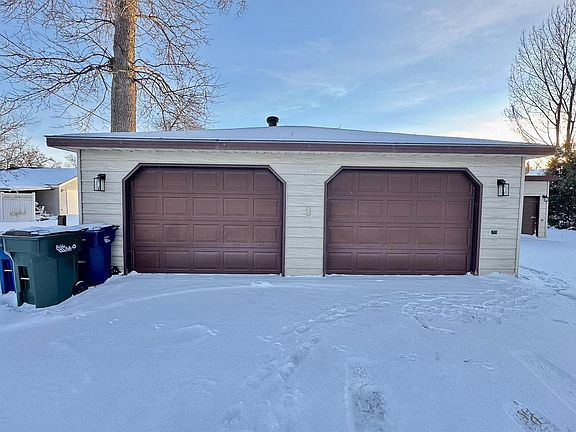 3rd image of 926 N Aurdal Ave