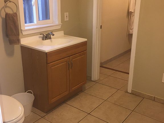 Guest/2nd Bedroom 1/2 Bath