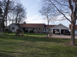 49W720 Lenschow Rd, Sycamore, IL 60178