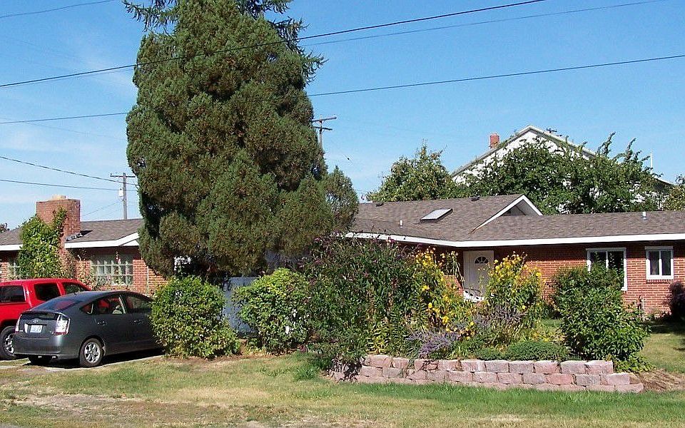 1st image of 301 E Brewster St