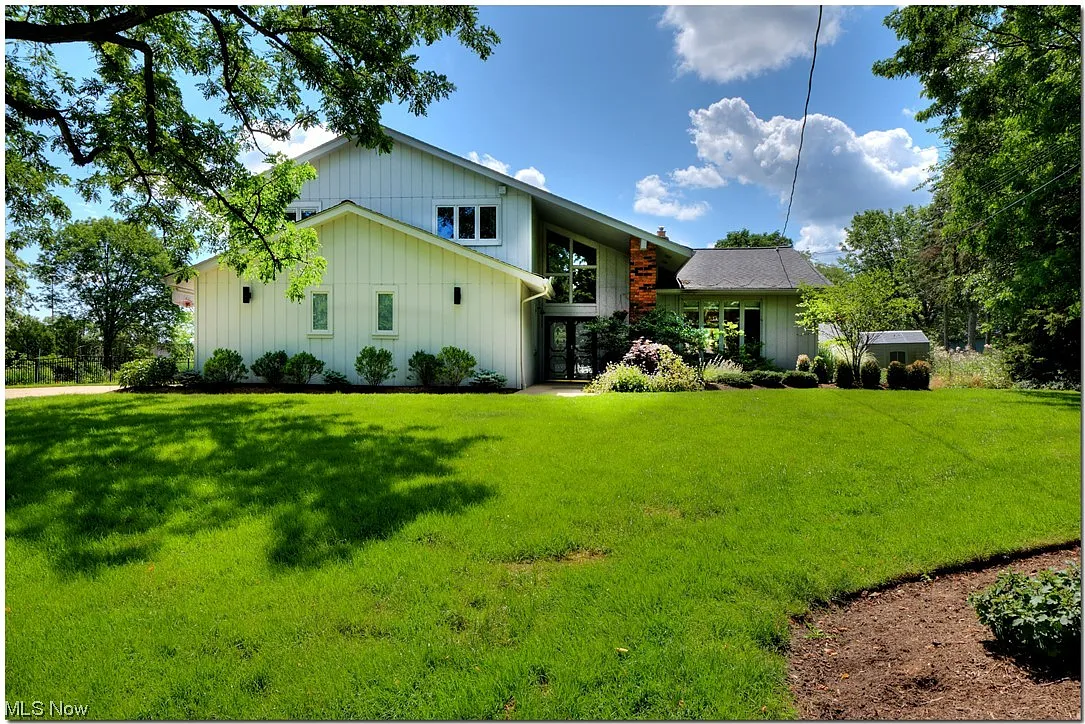 26850 N Woodland Rd photo 1