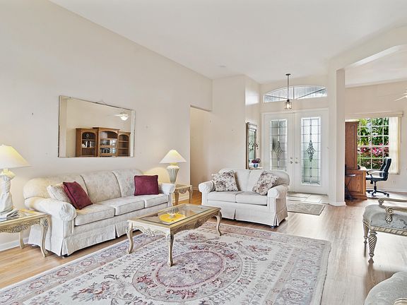 4th image of 306 NW Bayside Court