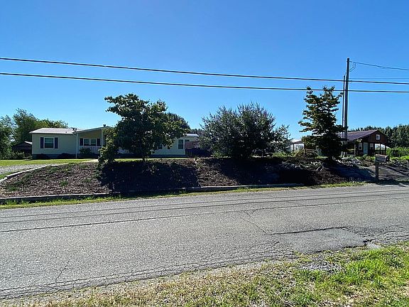 300 ft landscaped frontage