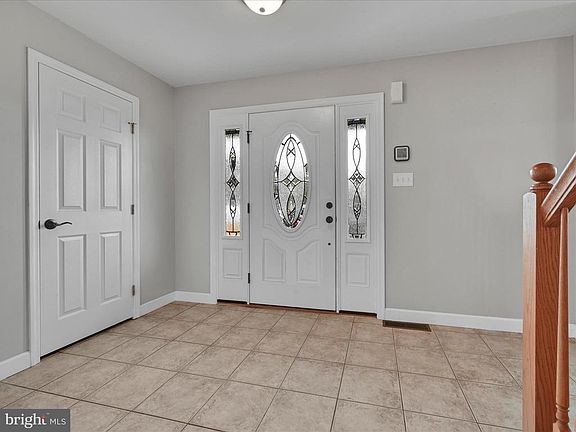 5th image of 630 Stoney Run Rd