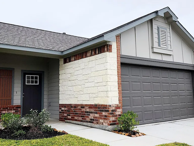 207 Tejas Village Pkwy — Photo 2