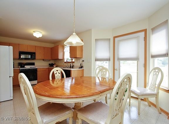 4th image of 966 Sioux Dr