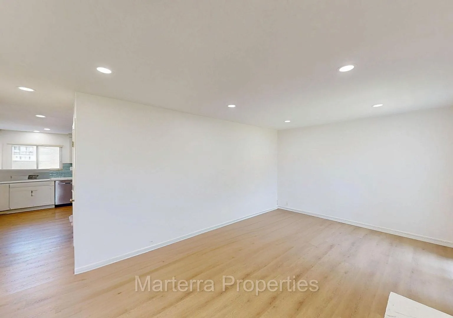 Beautiful 4 bedroom Home! — Photo 2