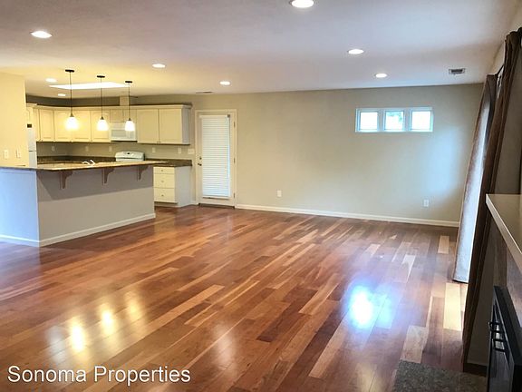 4th image of 20702 Meadow Dr