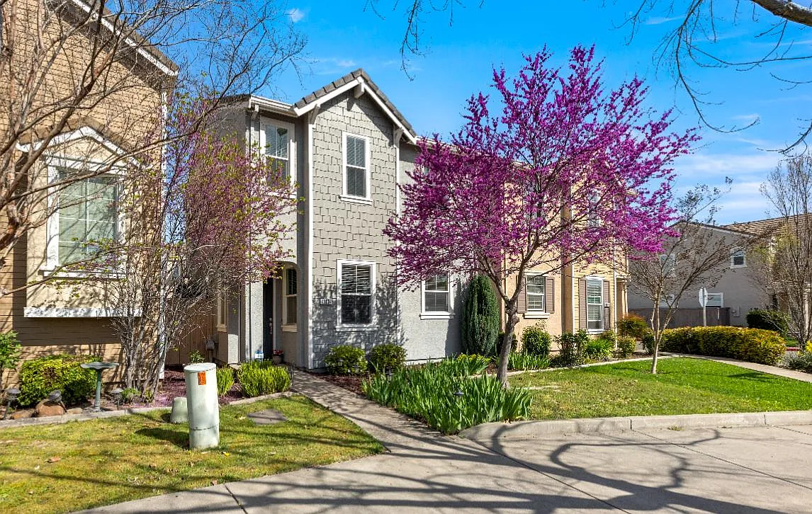 11037 International Dr photo 1