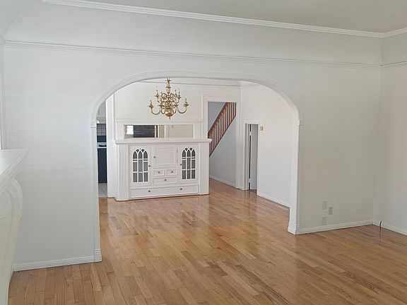 5th image of 234 Roswell Ave