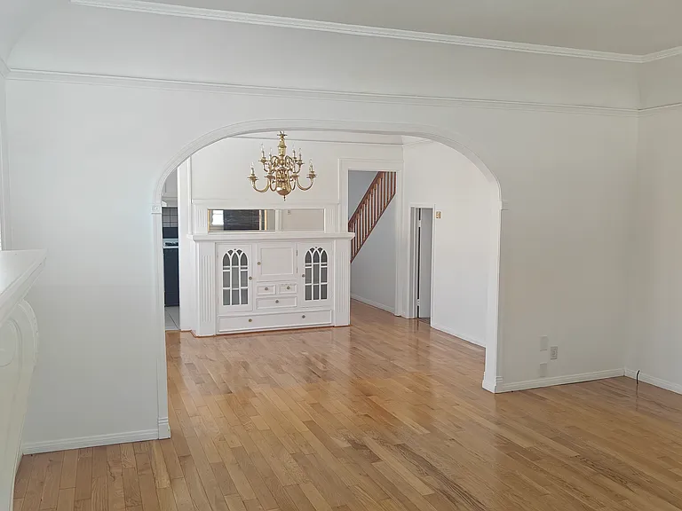 234 Roswell Ave — Photo 5