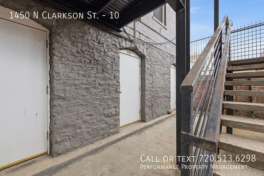 Gorgeous Garden-Level Capitol Hill Apartment! - One Month Free — Photo 4