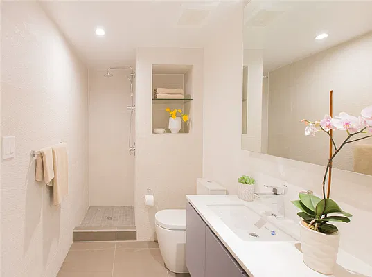 Sold by Chase Global Realty Corp | media 4
