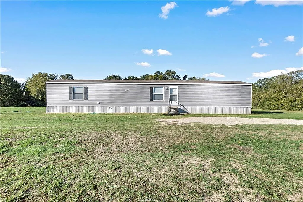 3 bed, 1064 sqft, $1,700 — Photo 4