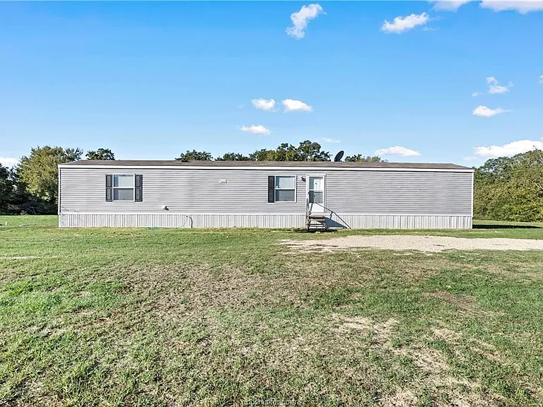 3933 N Graham Rd — Photo 4