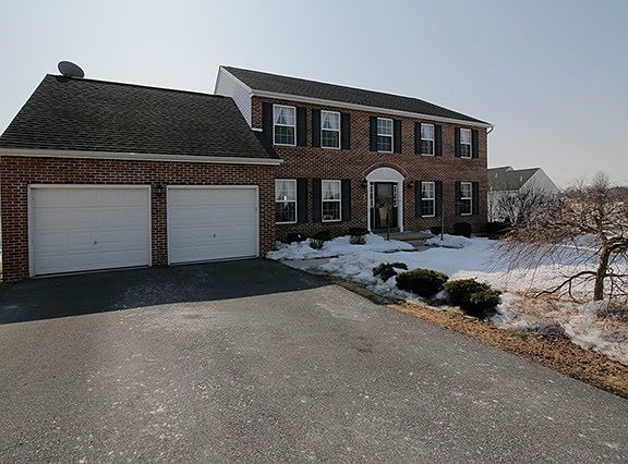 2nd image of 25 Hays Ln