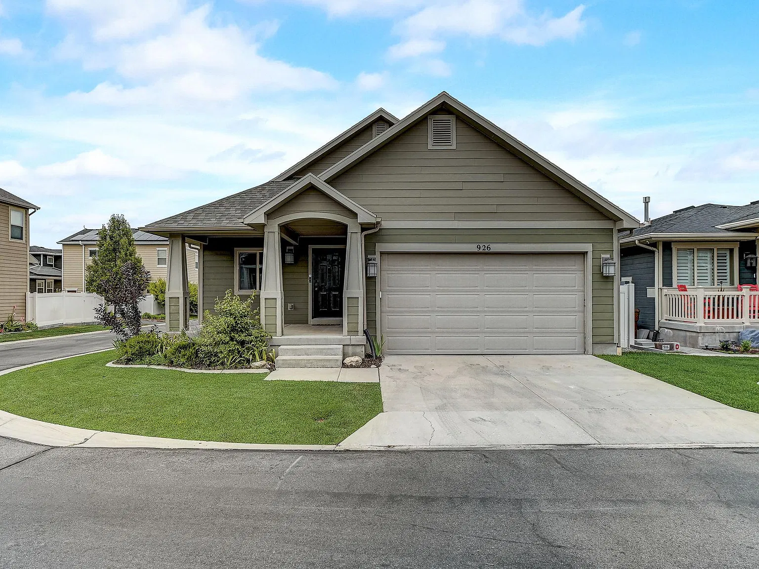 926 W Delorean Ln — Photo 1