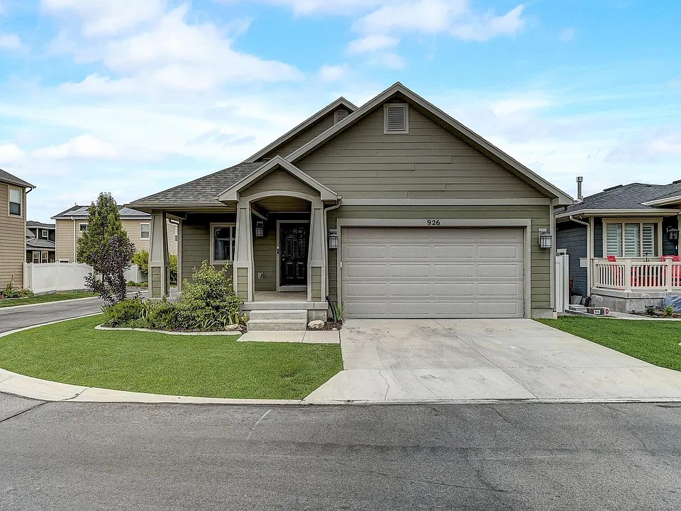 926 W Delorean Ln