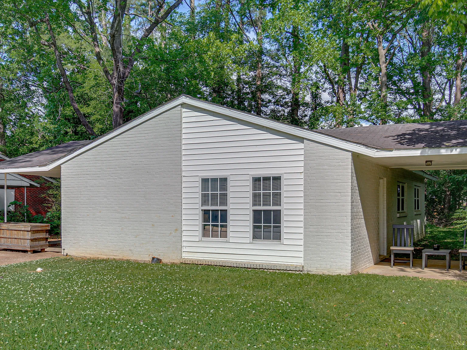 3 bed, 1200 sqft, $1,800 — Photo 2