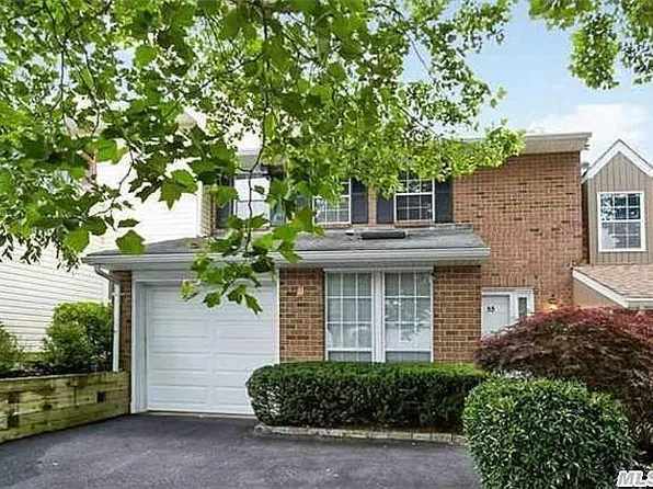 55 Estate Ct, Woodbury, NY 11797