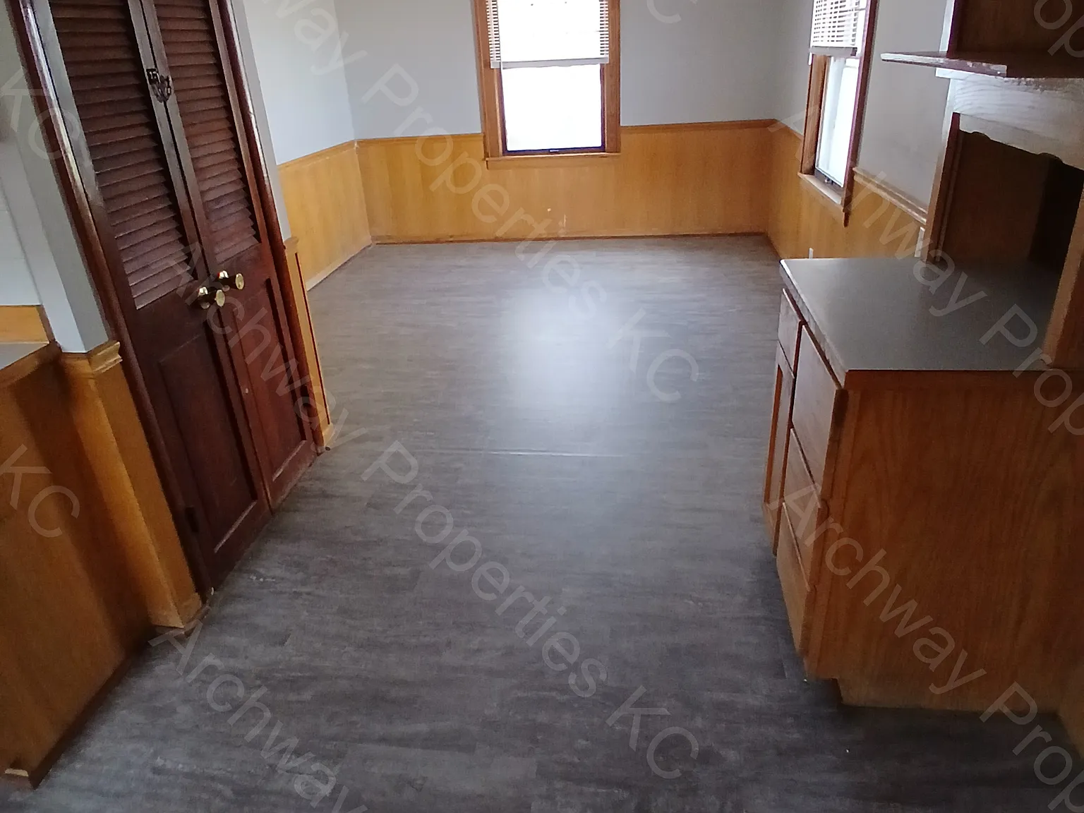 4 bed, 1.5 bath, 2308 sqft, $1,975 — Photo 3