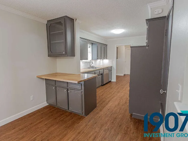1201 Kings Ct — Photo 9