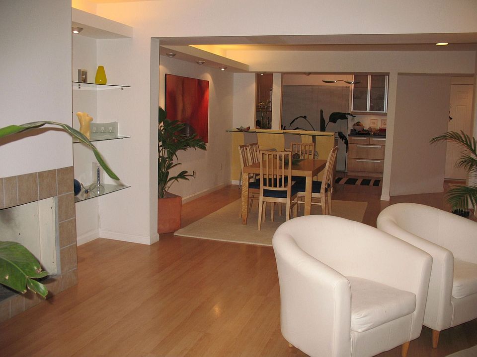 Living and dininng room area