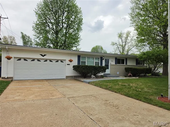 2310 Orleans Ln, Florissant, MO 63031