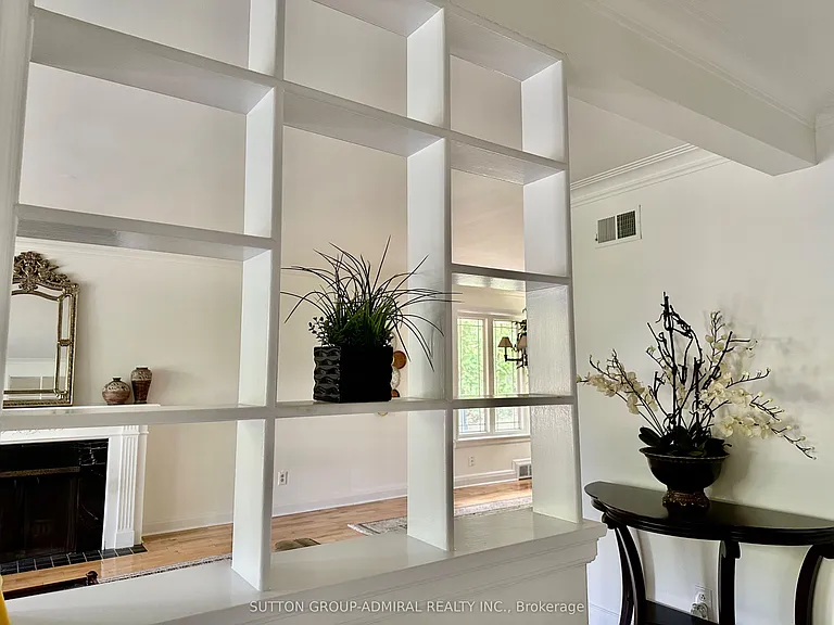 97 Valecrest Dr — Photo 3