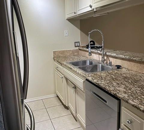 3rd image of 7035 Woodley Ave Unit 113