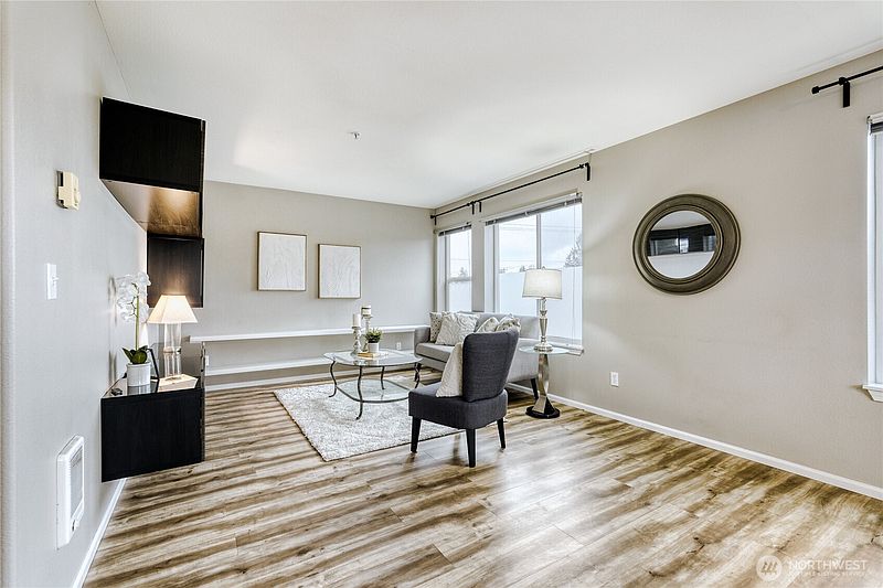 5th image of 10511 Midvale Avenue N #302