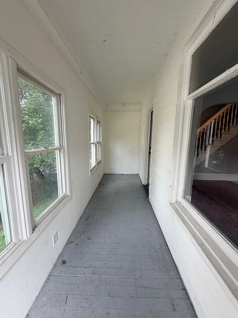 2 Bedroom, 1 Bath Home for Rent in Moline, IL — Photo 3