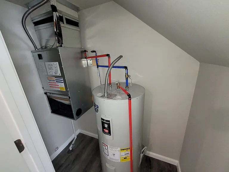 Creekside Apartments — Photo 33